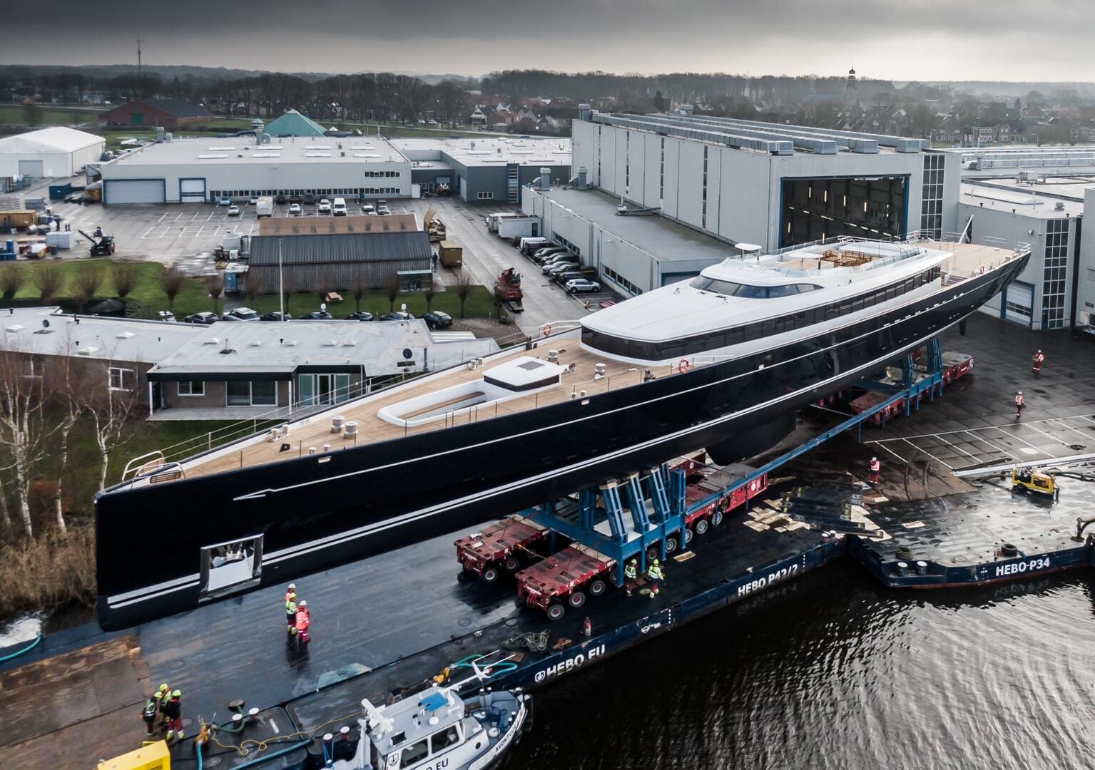 https://sinfointernational.it/wp-content/uploads/2025/10/cantiere_navale.jpg
